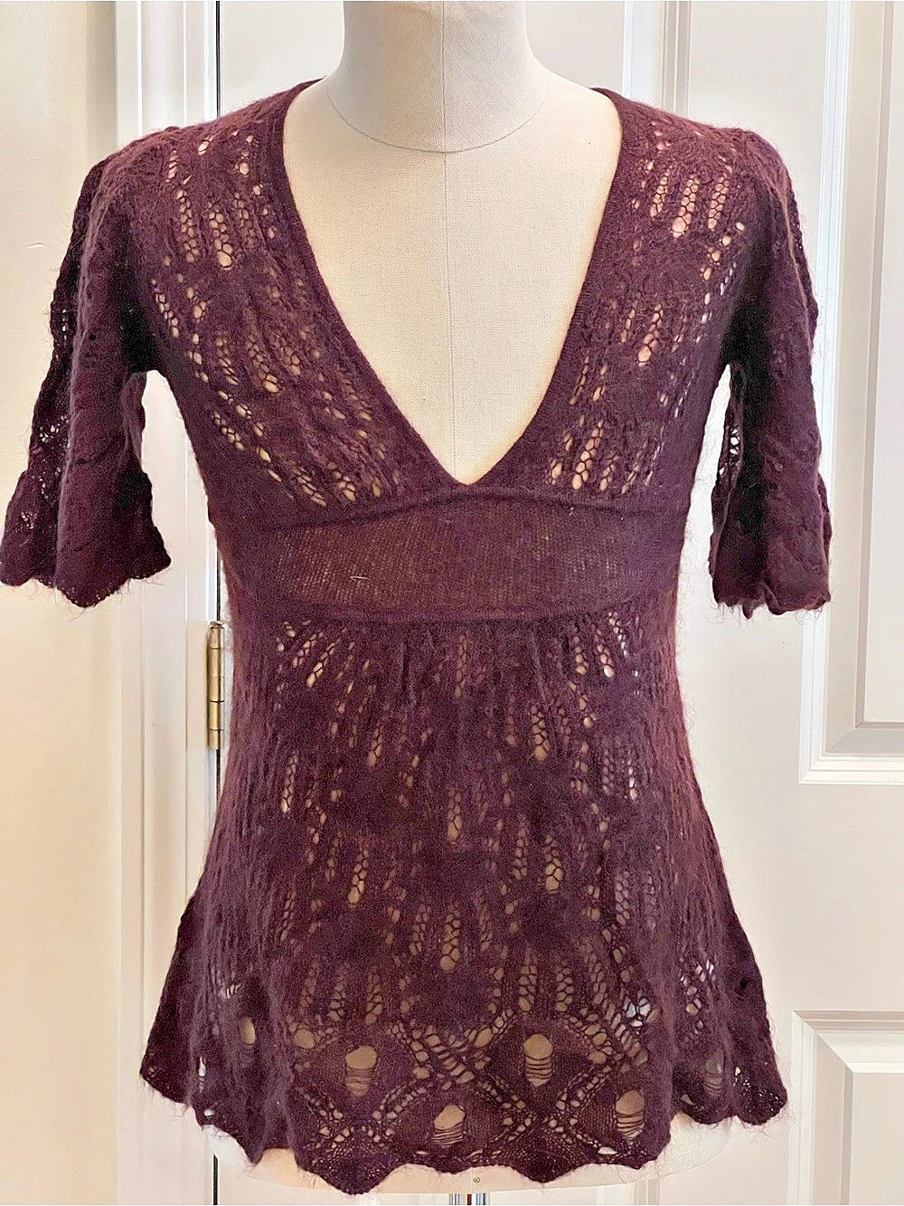 Moda International Purple Lace Knit V-Neck Size Small